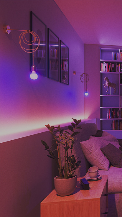 Voici une image d’ampoules A19 Nanoleaf Essentials dans une chambre. Le luminaire est monté sur le mur derrière le lit. Les ampoules lumineuses DEL intelligentes aux couleurs changeantes se déclinent en plus de 16 millions de couleurs et conviennent parfaitement aux chambres à coucher pour créer l’ambiance idéale.