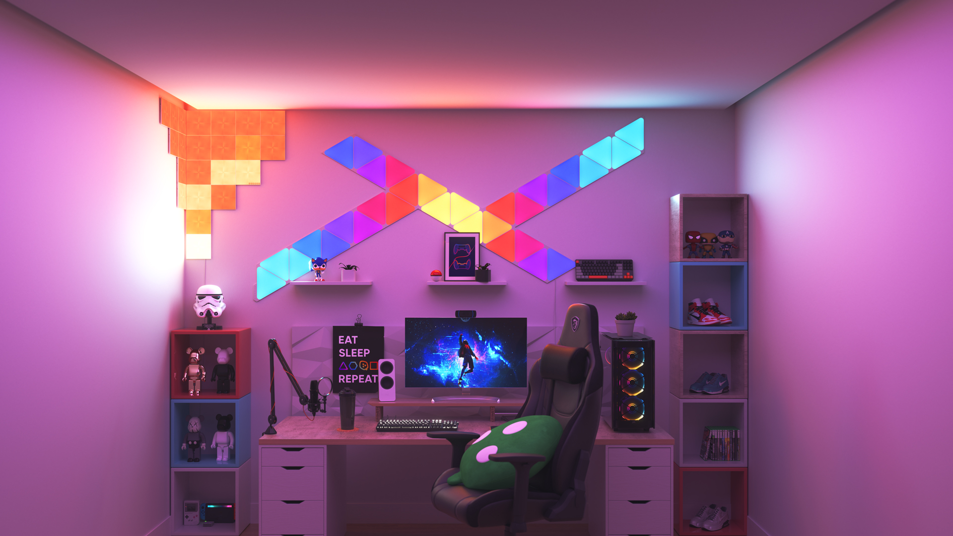 Un espace de jeu de style collectionneur avec les panneaux lumineux aspect bois Nanoleaf Shapes Triangle au-dessus du moniteur de l’ordinateur. Les lumières de jeu parfaites pour les mordus de jeux.