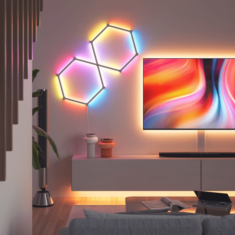Barres lumineuses modulaires intelligentes rétroéclairées aux couleurs changeantes et fil compatible Nanoleaf Lines, montées sur un mur de salon. HomeKit, Google Assistant, Amazon Alexa, IFTTT.